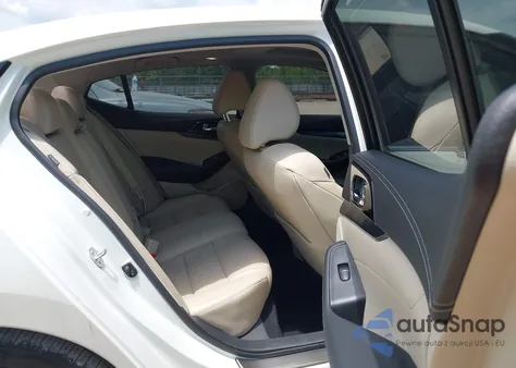 2019 Nissan Maxima 3.5 Platinum from USA, damaged, VIN 1N4AA6AV0KC374162